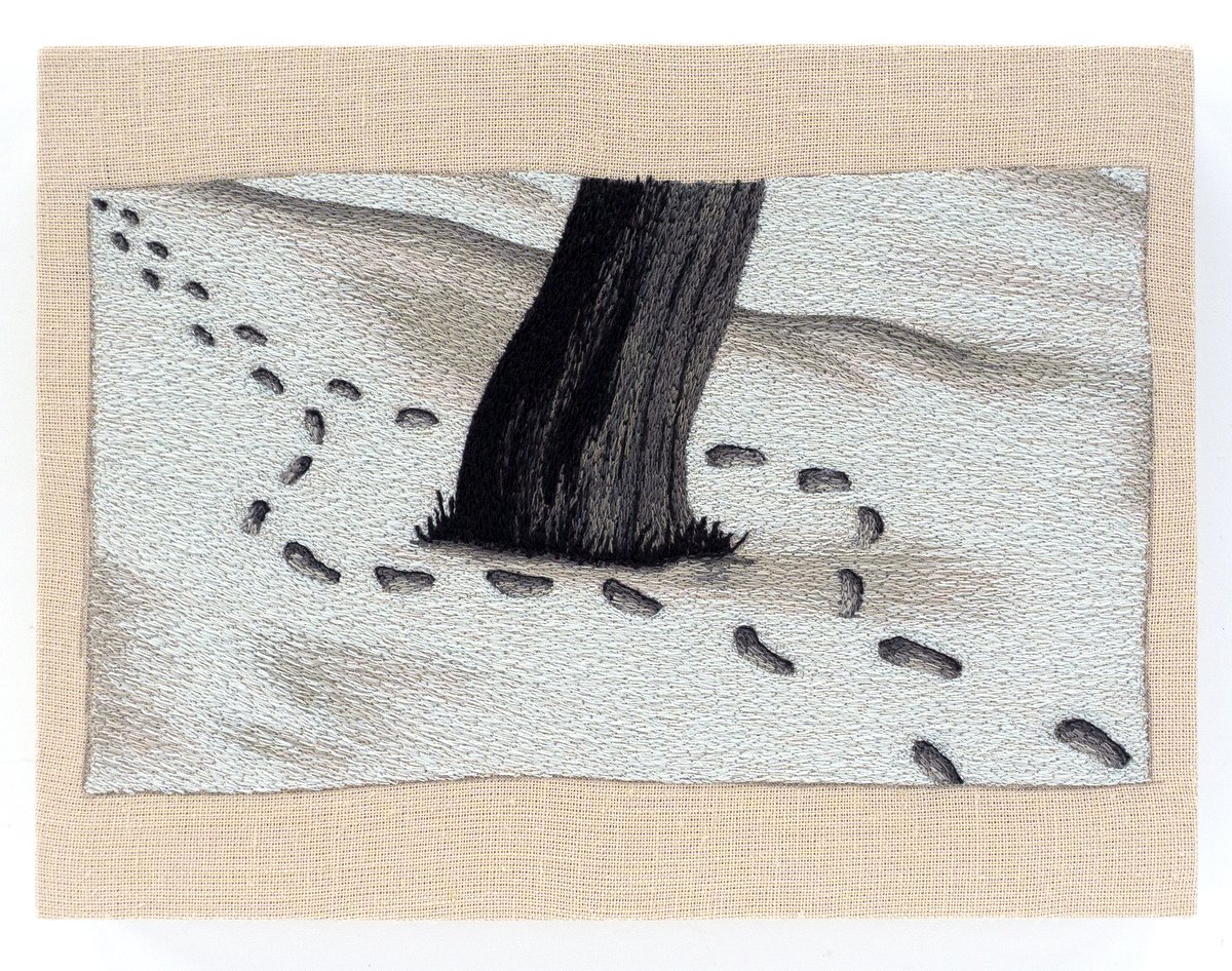“Forging a path.” 2022 Freemotion machine embroidery on linen, 15,2x20,3 cm | 6x8 inches