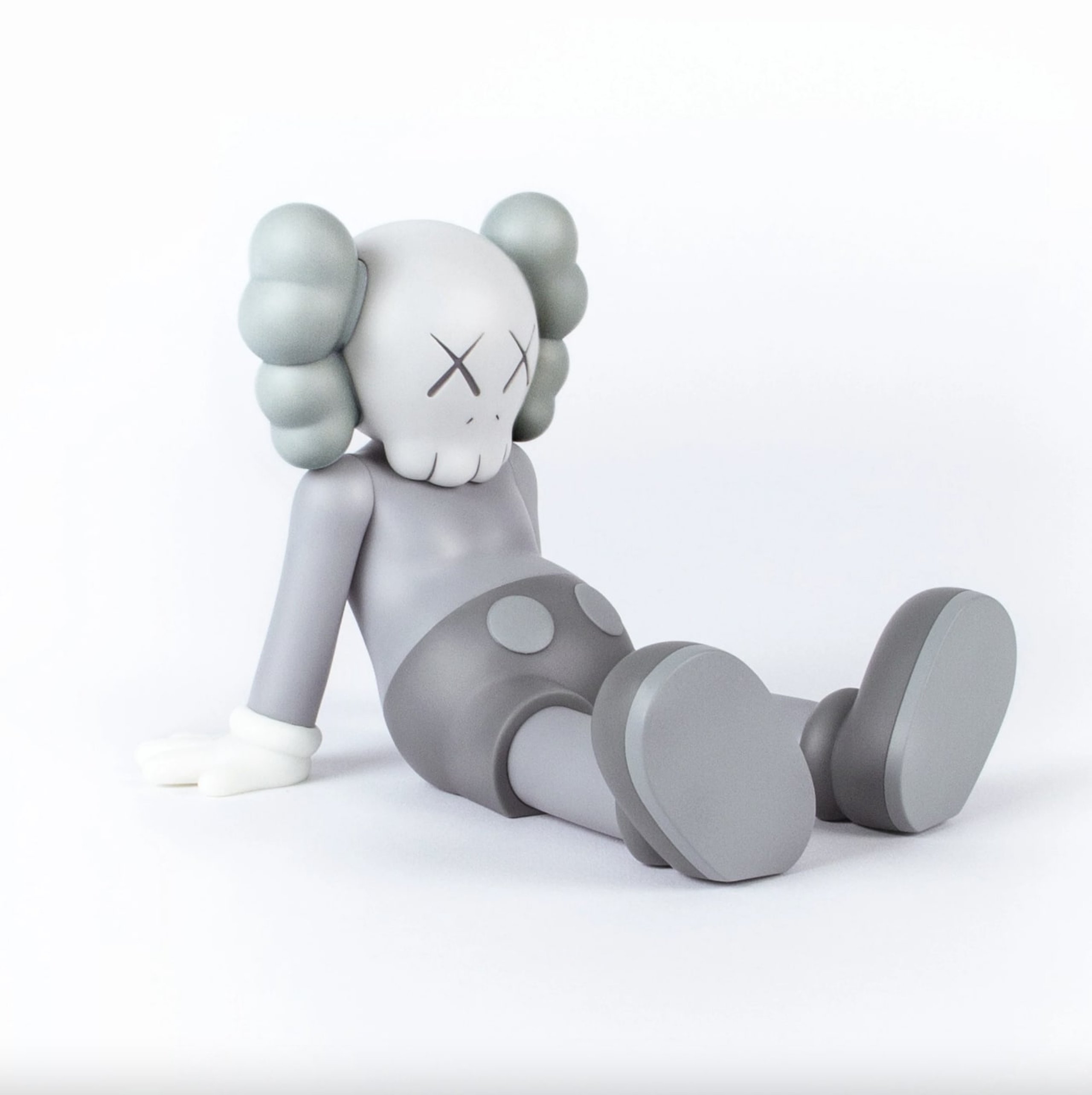Мишка кавс. KAWS. Кукла KAWS. KAWS Companion. Кавс куклы KAWS.